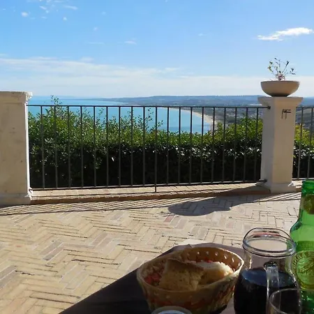 Jake's Place Bed & Breakfast 3*